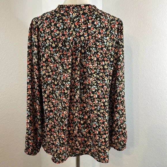 LOFT Plus Black Floral Shirred Split Neck Blouse Size LP NWOT - Picture 5 of 11